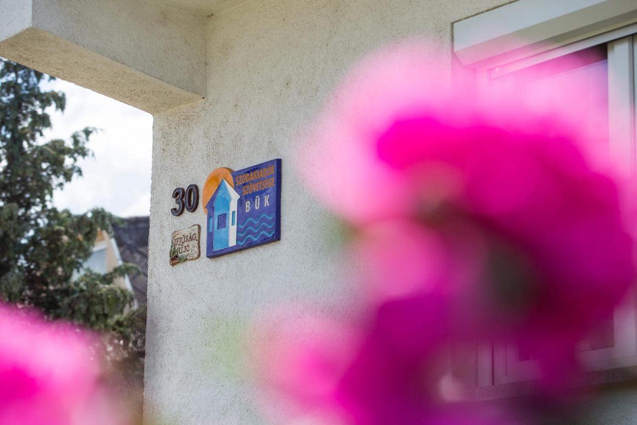 Martha Apartman Bük Eksteriør billede